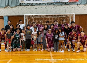 善正寺学園の子供たちとSWHレディース西宮のフットサル試合を観戦