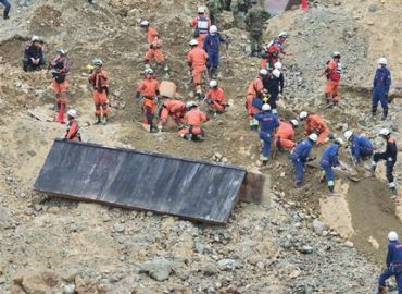 西宮市総合防災訓練（土砂災害訓練）に参加し、ドローンを活用した情報連携訓練を支援